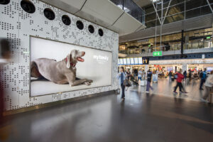 È attiva la nuova campagna di affissioni di MyFamily all'aeroporto di Amsterdam